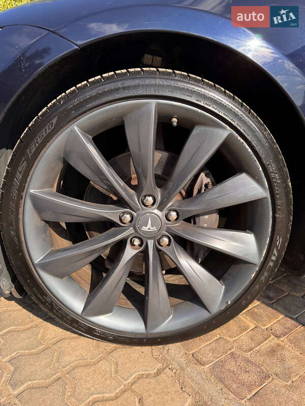 Лифтбек Tesla Model S 2013 в Черноморске