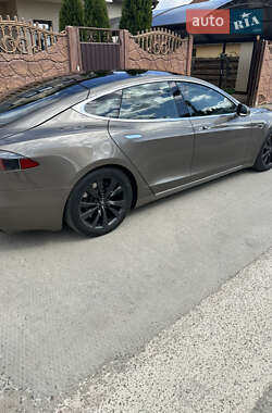 Лифтбек Tesla Model S 2016 в 