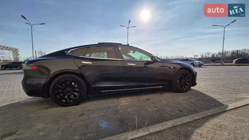 Лифтбек Tesla Model S 2017 в Львове