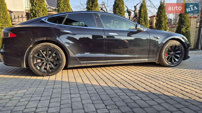 Лифтбек Tesla Model S 2017 в Львове