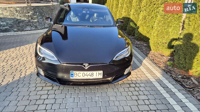 Лифтбек Tesla Model S 2017 в Львове