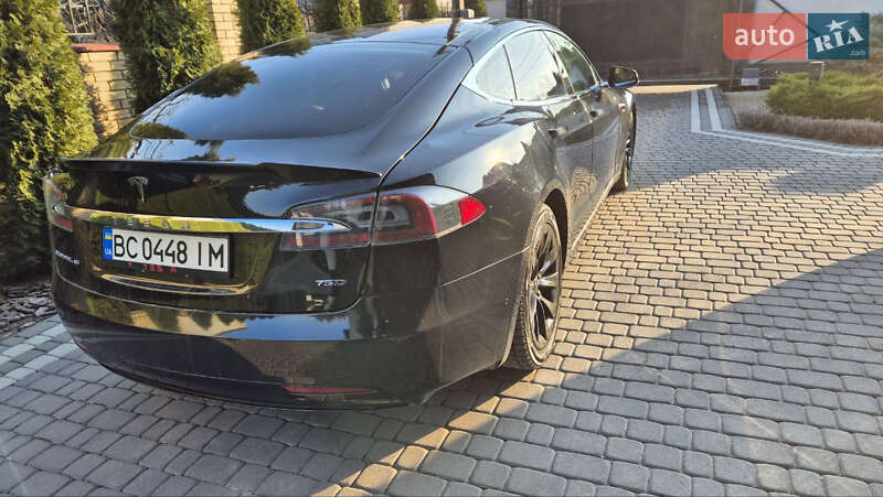 Лифтбек Tesla Model S 2017 в Львове