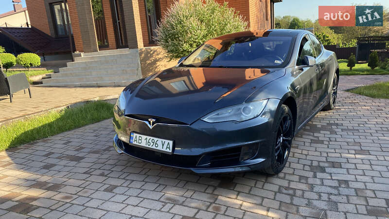 Tesla Model S 2015