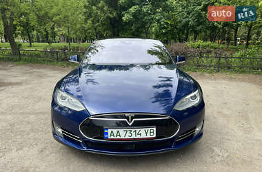 Лифтбек Tesla Model S 2015 в 