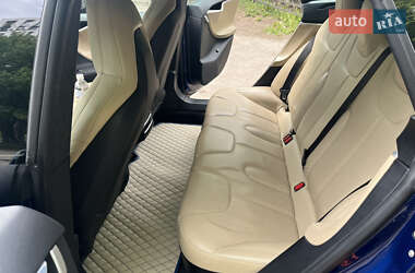 Лифтбек Tesla Model S 2015 в 
