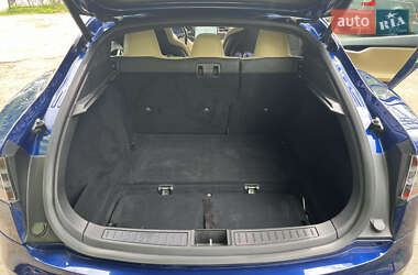 Лифтбек Tesla Model S 2015 в 