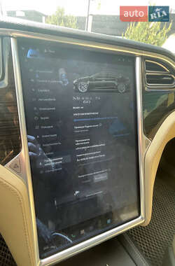 Лифтбек Tesla Model S 2014 в 