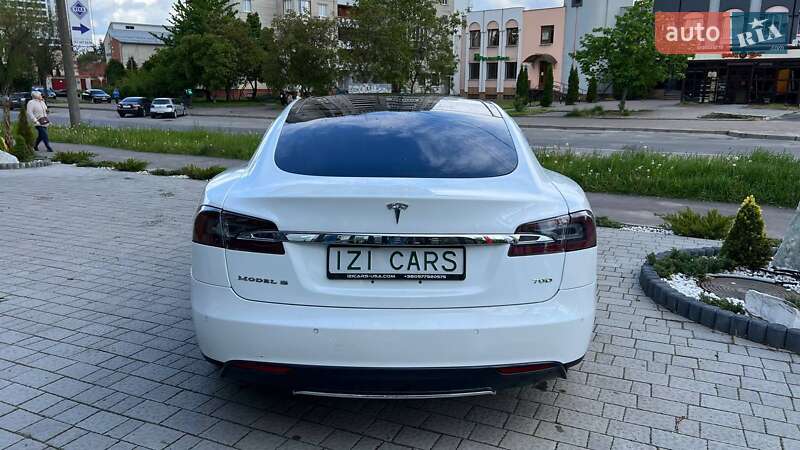 Ліфтбек Tesla Model S 2016 в Львові