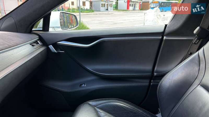 Ліфтбек Tesla Model S 2016 в Львові