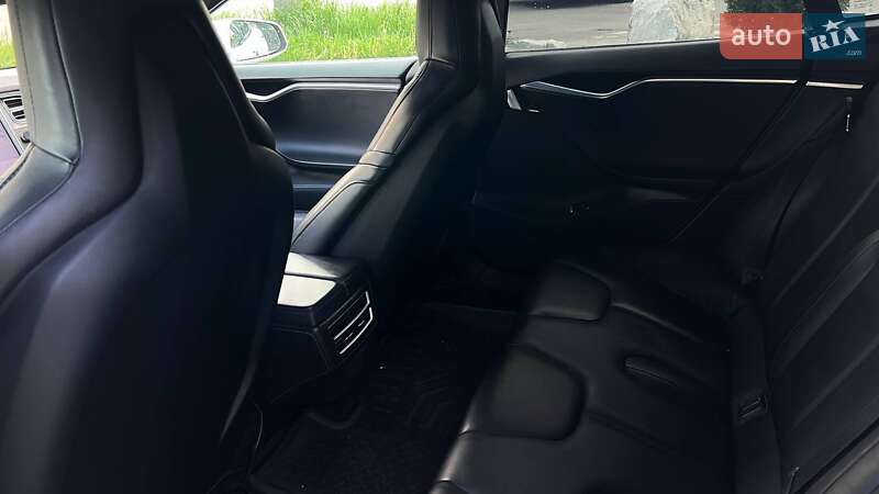 Ліфтбек Tesla Model S 2016 в Львові