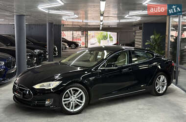Лифтбек Tesla Model S 2013 в 