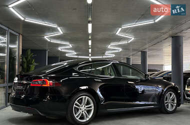 Лифтбек Tesla Model S 2013 в 