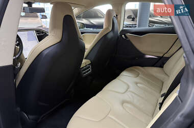 Лифтбек Tesla Model S 2013 в 