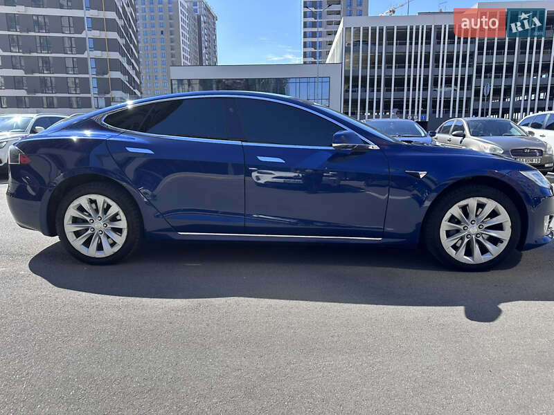 Лифтбек Tesla Model S 2017 в Киеве
