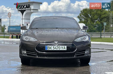Лифтбек Tesla Model S 2013 в 
