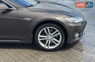 Лифтбек Tesla Model S 2013 в 