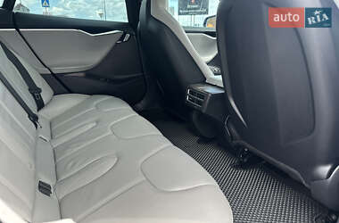 Лифтбек Tesla Model S 2013 в 