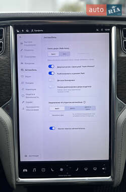 Лифтбек Tesla Model S 2013 в 