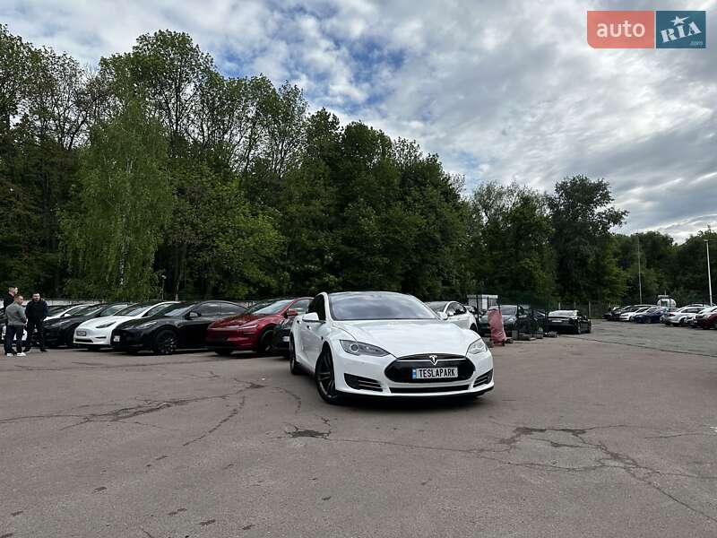 Ліфтбек Tesla Model S 2015 в 