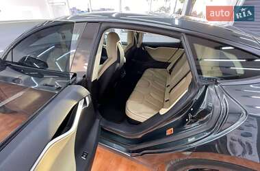 Лифтбек Tesla Model S 2014 в 