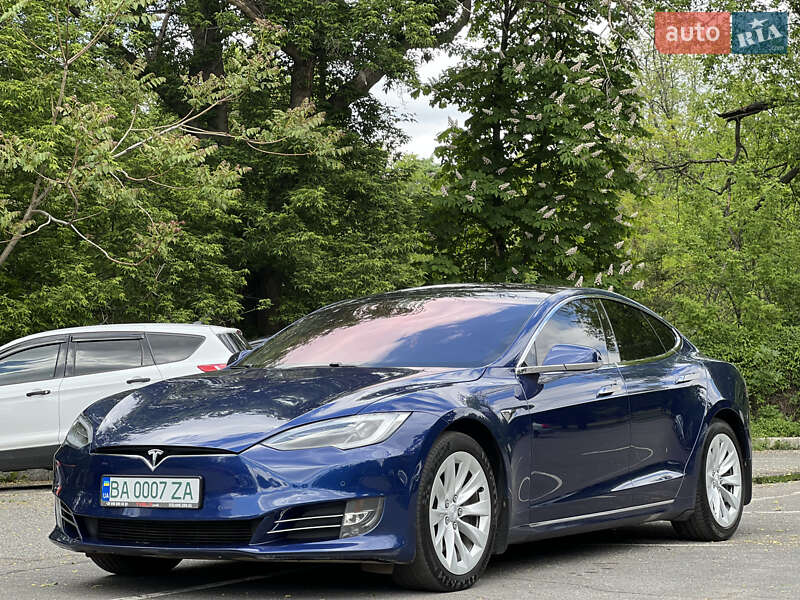 Ліфтбек Tesla Model S 2017 в Дніпрі