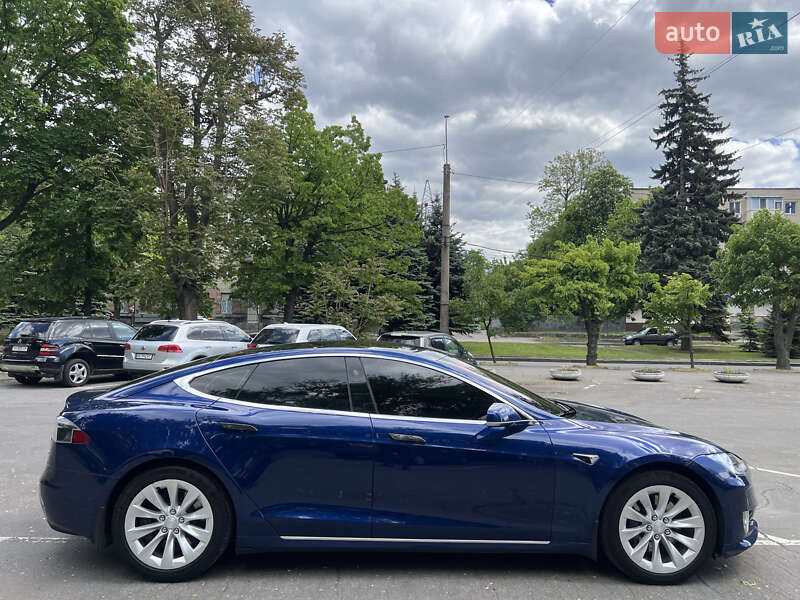 Ліфтбек Tesla Model S 2017 в Дніпрі