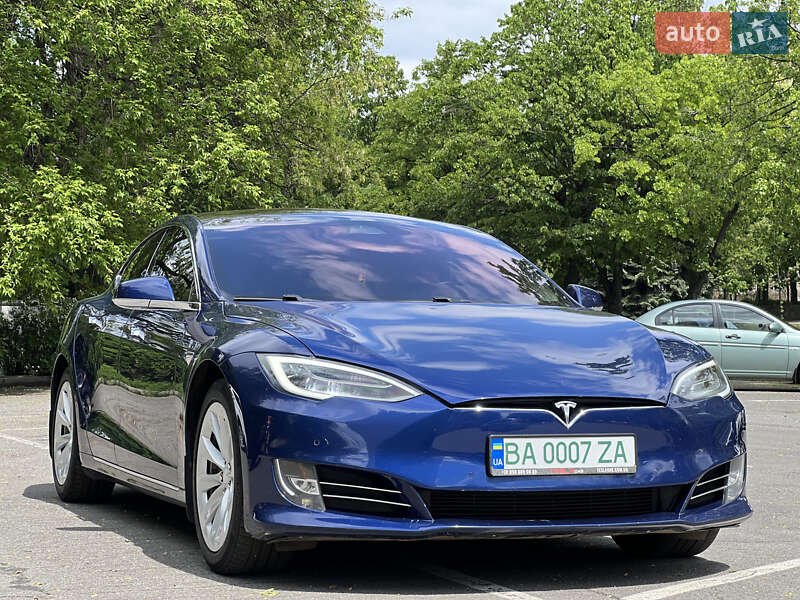 Ліфтбек Tesla Model S 2017 в Дніпрі
