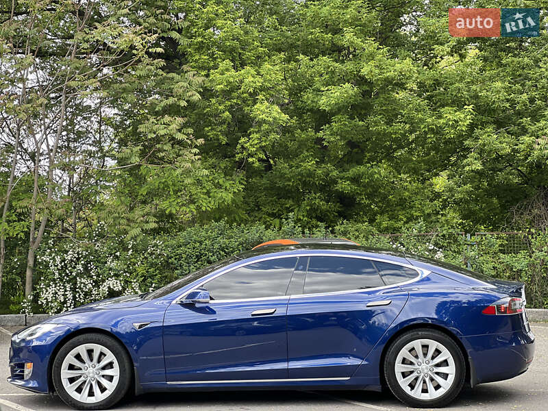 Ліфтбек Tesla Model S 2017 в Дніпрі