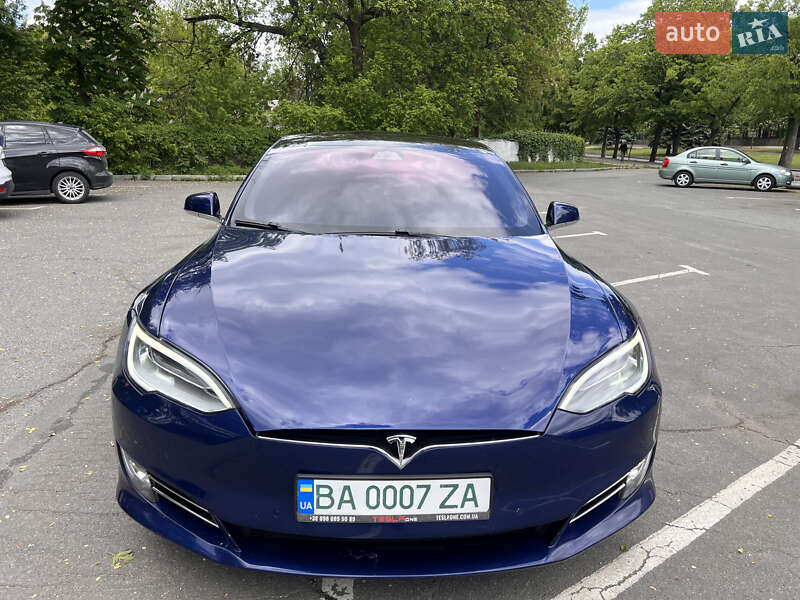 Ліфтбек Tesla Model S 2017 в Дніпрі