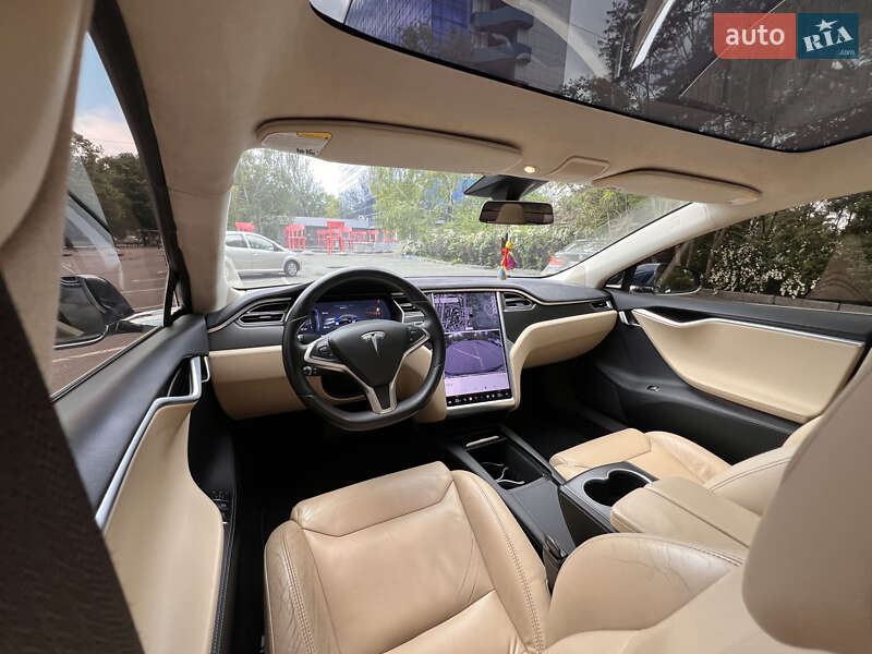 Ліфтбек Tesla Model S 2017 в Дніпрі
