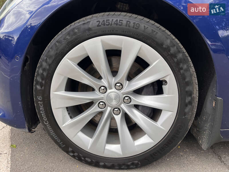 Ліфтбек Tesla Model S 2017 в Дніпрі