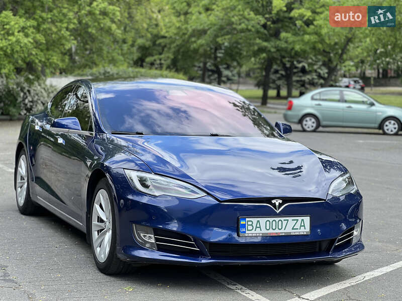 Ліфтбек Tesla Model S 2017 в Дніпрі