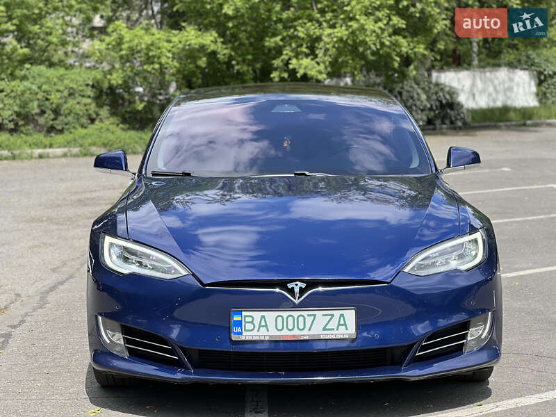Ліфтбек Tesla Model S 2017 в Дніпрі