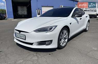Ліфтбек Tesla Model S 2017 в Києві