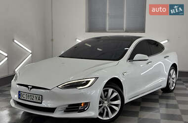 Лифтбек Tesla Model S 2016 в Трускавце