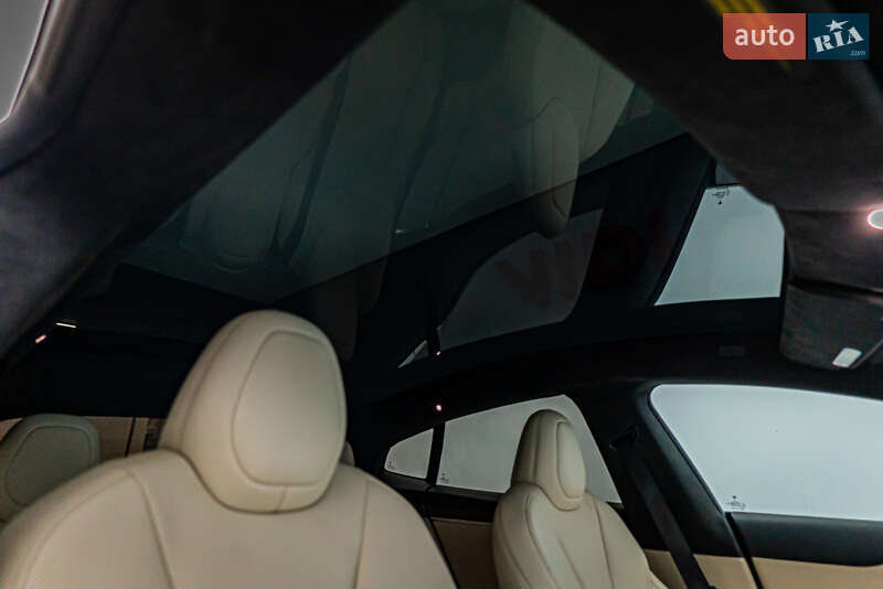 Седан Tesla Model S 2022 в Киеве