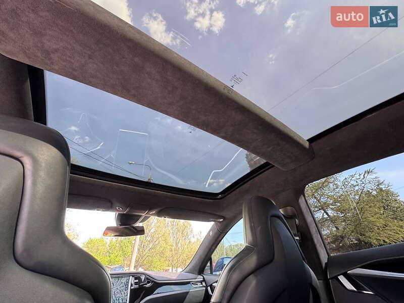 Лифтбек Tesla Model S 2016 в Запорожье