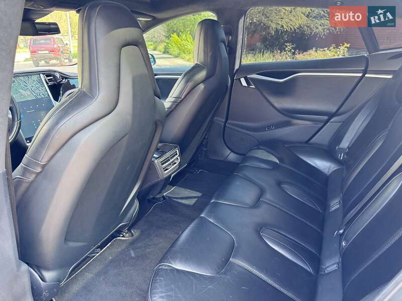 Лифтбек Tesla Model S 2016 в Запорожье