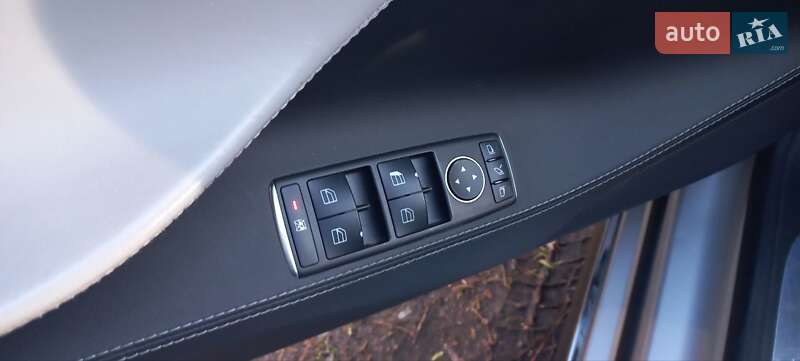 Лифтбек Tesla Model S 2015 в Львове