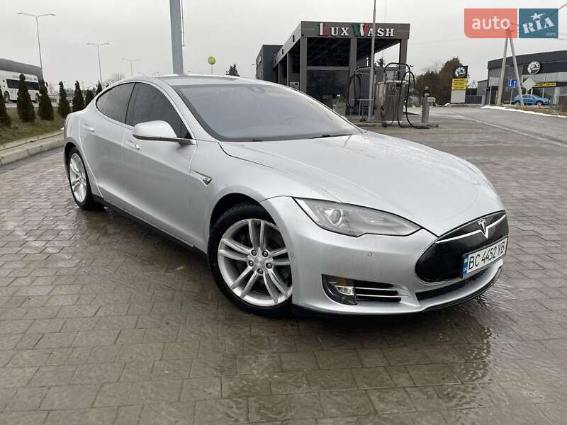 Tesla Model S 2015