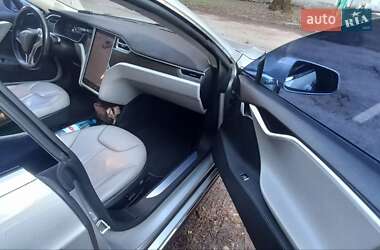 Лифтбек Tesla Model S 2015 в Львове