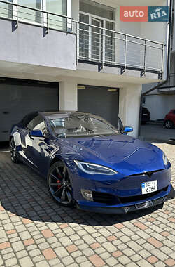 Ліфтбек Tesla Model S 2016 в Львові