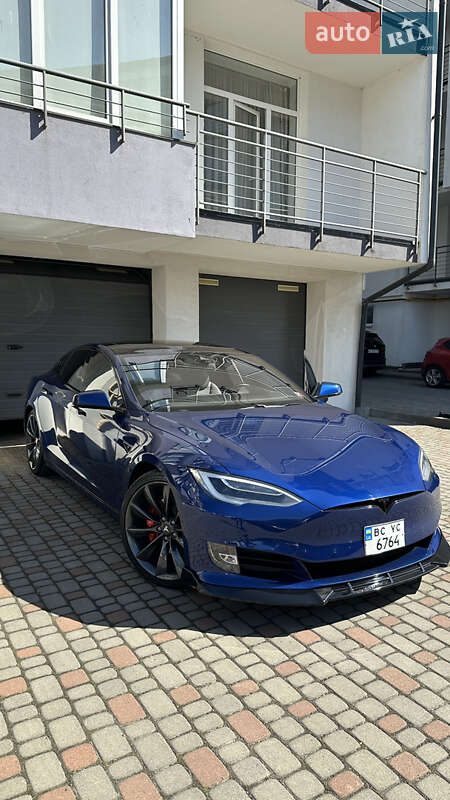 Лифтбек Tesla Model S 2016 в Львове