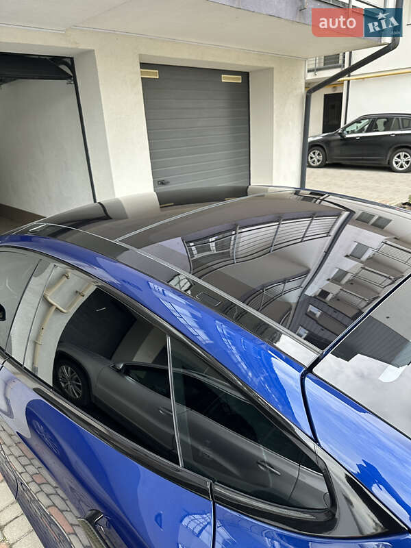 Лифтбек Tesla Model S 2016 в Львове