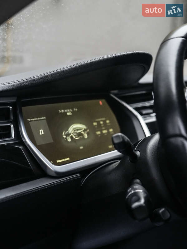 Ліфтбек Tesla Model S 2013 в 