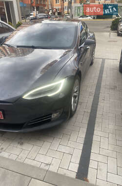 Лифтбек Tesla Model S 2017 в 