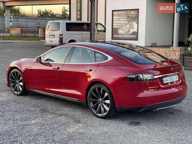 Ліфтбек Tesla Model S 2013 в Києві