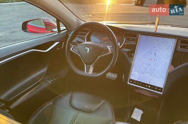 Лифтбек Tesla Model S 2013 в 