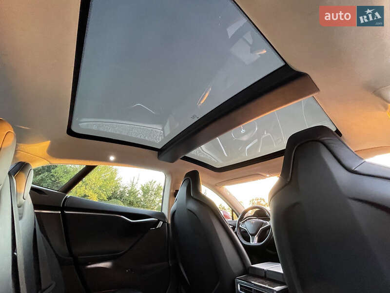 Ліфтбек Tesla Model S 2013 в Києві
