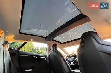 Лифтбек Tesla Model S 2013 в 